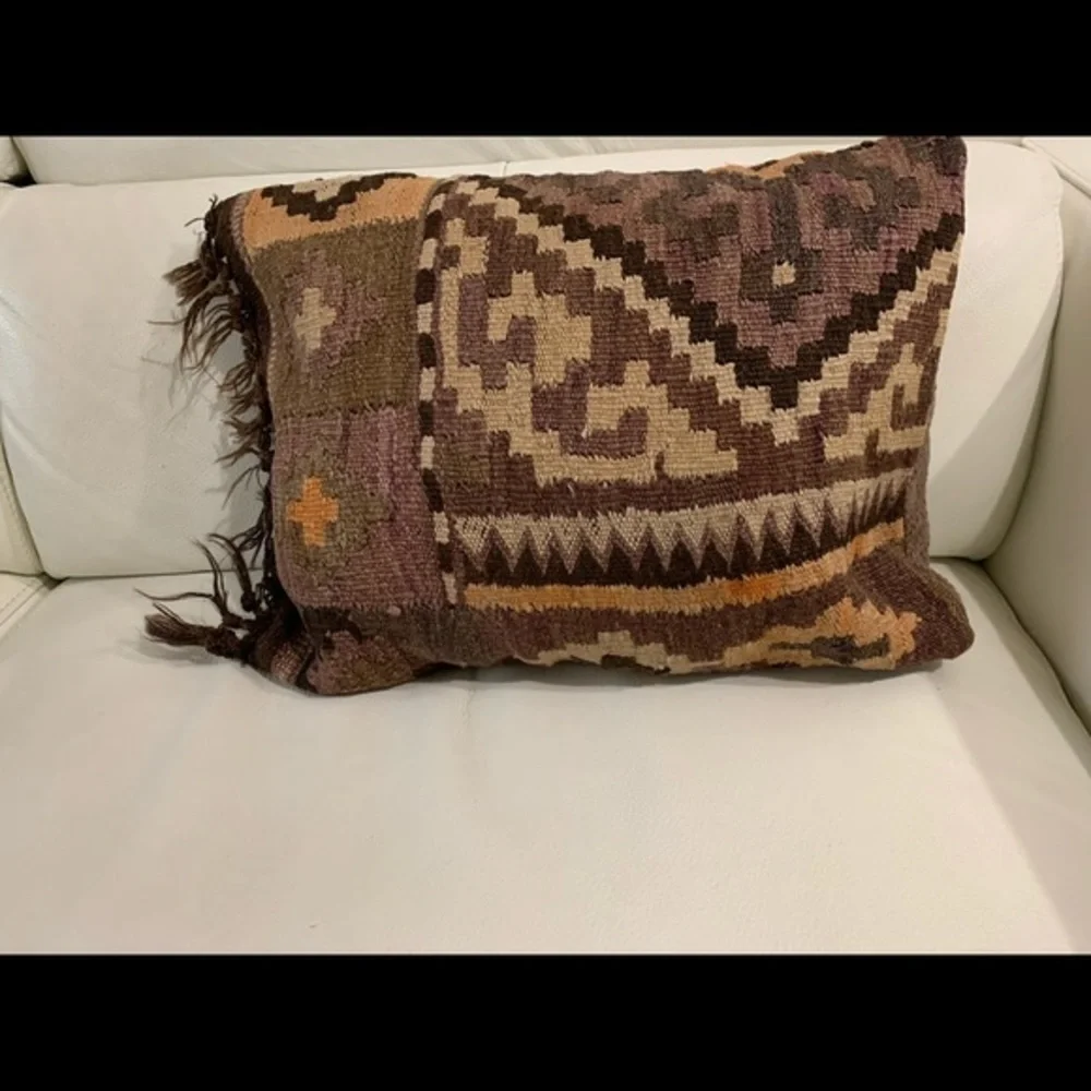 Geometric Patterned Throw Pillow case